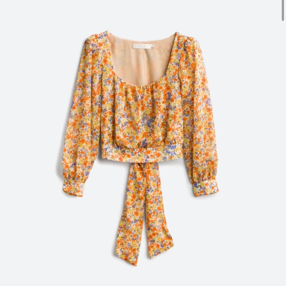 ASTR Finley Long-Sleeve Printed Blouse — brand new!
